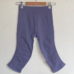 (A4) Lululemon Flow & Go Crop in Peri Purple, Size 6
